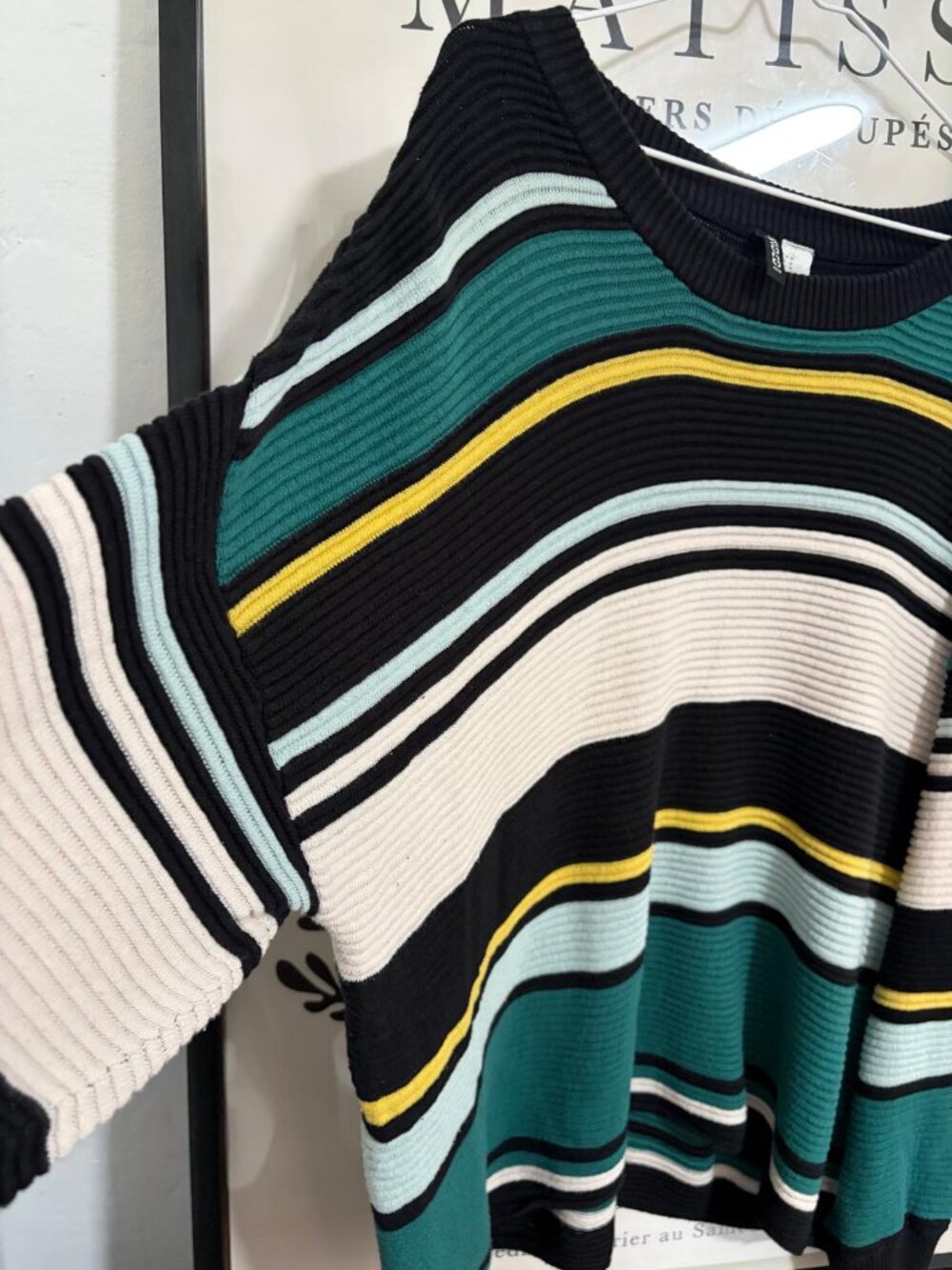 H&M Sweater - Picture 4 of 6